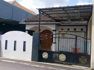 Rumah Bagus Siap Huni di Baturan Dekat Pintu Tol Solo lokasi di Surakarta Kota, tersedia melalui melalui situs Olx