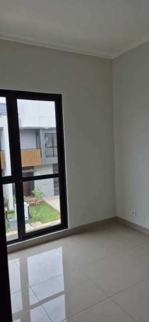 Rumah Baru Disewa Rumah di Cluster Regia, Summarecon Crown Gading lokasi di Bekasi Kota, tersedia melalui melalui situs Olx