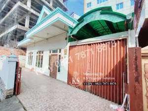 Rumah Besar Jendral Sudirman, KM 4, belakang Universitas IGM Palembang lokasi di Palembang Kota, tersedia melalui melalui situs Olx