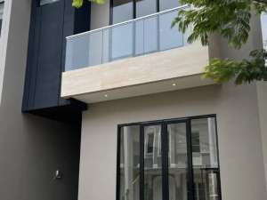 Rumah BSD 100 Meter, Bangunan Baru Siap Huni, di Azura Vanya Park lokasi di Tangerang Selatan Kota, tersedia melalui melalui situs Olx