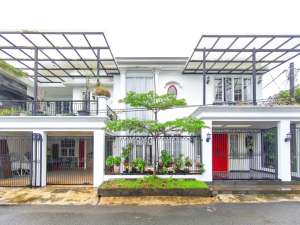 Rumah Cantik Terawat 8 Menit ke RS Hermina Ciledug Siap Huni J-34445 lokasi di Tangerang Kota, tersedia melalui melalui situs Olx