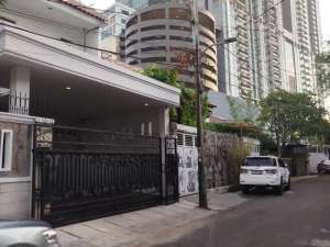 Rumah Disewakan Jl. Cempaka Putih TimurLingkungan Tenang utk Tempat Tinggal atau Kantor. lokasi di Jakarta Pusat, tersedia melalui melalui situs Olx
