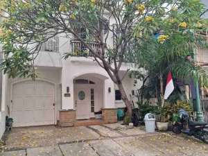 Rumah Gading Pelangi Kuning Kelapa Gading lokasi di Jakarta Utara, tersedia melalui melalui situs Olx