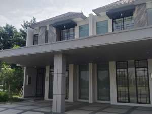 Rumah Grand Pakuwon Surabaya Barat daerah Benowo Food Junction lokasi di Surabaya Kota, tersedia melalui melalui situs Olx