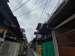 Rumah Jual Murah butuh Renov lokasi di Jakarta Barat, tersedia melalui melalui situs Olx