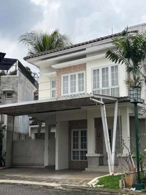 Rumah mewah 2 lantai di rafless hilss cibubur , Jakarta Timur lokasi di Jakarta Timur, tersedia melalui melalui situs Olx