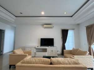 Rumah Mewah Fully Furnished dengan Private Swimming Pool, De Park, BSD lokasi di Tangerang Kab., tersedia melalui melalui situs Olx