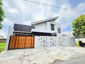 rumah mewah siap huni 2 lantai lokasi banyuanyar solo tengah kota dekat TOL lokasi di Surakarta Kota, tersedia melalui melalui situs Olx