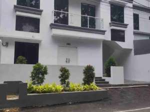 Rumah mewah strategis harga di bawah 2m di cempaka putih jakarta pusat lokasi di Jakarta Pusat, tersedia melalui melalui situs Olx