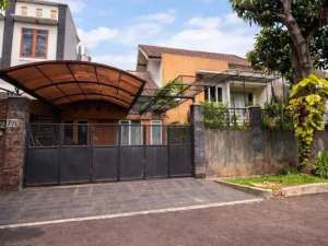 Rumah milik arsitek yang siap jadi hunian megah dan cantik banget lokasi di Depok Kota, tersedia melalui melalui situs Olx