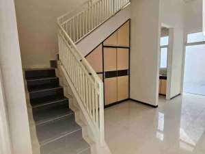 Rumah Minimalis Row 2 mobil lokasi di Surabaya Kota, tersedia melalui melalui situs Olx