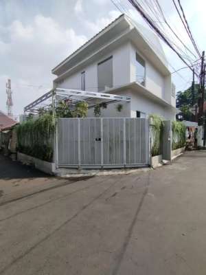 Rumah pinggir jalan lokasi di Jakarta Selatan, tersedia melalui melalui situs Olx