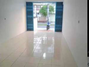 Rumah Pinggir Jalan Ramai di Perumahan di Harapan Indah Bekasi lokasi di Bekasi Kota, tersedia melalui melalui situs Olx