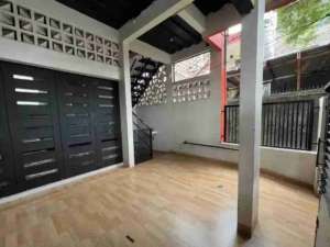 RUMAH SEWAu usahaBLOK A KEBAYORAN BARU JAKARTA SELATAN lokasi di Jakarta Selatan, tersedia melalui melalui situs Olx