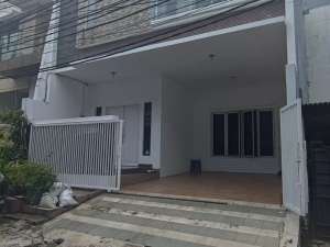 Rumah SHM LT 240 Siap Huni 15 Menit ke Gerbang Tol Pluit J-40415 lokasi di Jakarta Utara, tersedia melalui melalui situs Olx