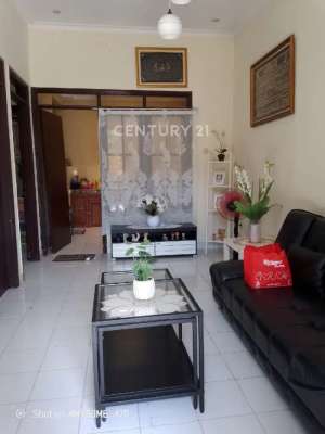 Rumah Siap Pakai Asri Di Lippo Cikarang Taman Lembah Hijau lokasi di Bekasi Kab., tersedia melalui melalui situs Olx