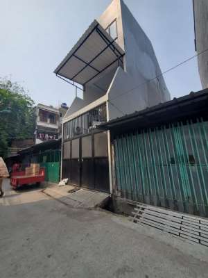 Rumah Strategis 6 Menit ke Gerbang Tol Angke 1 LB 190 Siap KPR J-31138 lokasi di Jakarta Utara, tersedia melalui melalui situs Olx