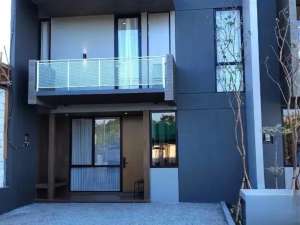 Rumah Surabaya Timur selangkah dari MERR di Belakang Purimas lokasi di Surabaya Kota, tersedia melalui melalui situs Olx