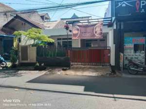 rumah terawat pinggir jalan cocok untuk usaha komersil dan kosan pusat kota bandung lokasi di Bandung Kota, tersedia melalui melalui situs Olx