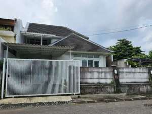 Rumah Unfurnished 2 Lantai Disewakan, di Kerobokan Kelod Area lokasi di Kab. Badung, tersedia melalui melalui situs Olx