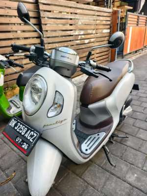 Jual bekas Scoopy prestige putih 2021,lokasi di  