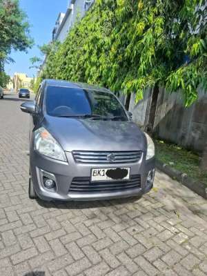 Jual bekas Suzuki ertiga GX th 2013 warna abu2 pajak panjang 1 nama di bpkb,lokasi di Medan Kota