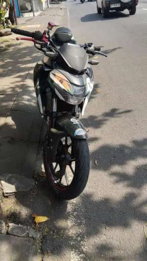 Suzuki gsx 150 cc lokasi di  , tersedia melalui melalui situs Olx
