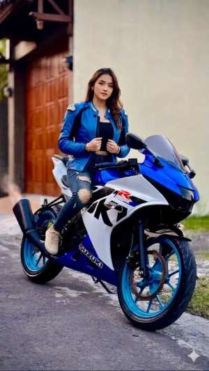 SUZUKI GSX 150R KEYLESS GOOD LOOKING lokasi di  , tersedia melalui melalui situs Olx