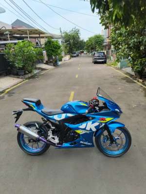 Suzuki Gsx R150 lokasi di  , tersedia melalui melalui situs Olx