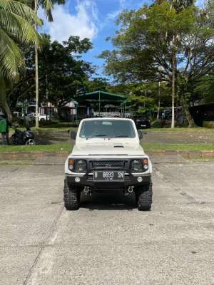 Suzuki Jimny katana 2001 lokasi di  , tersedia melalui melalui situs Olx