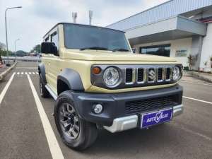 Jual bekas Suzuki Jimny Two Tone MT 20234x4 Ivory kondisi Istimewa,lokasi di Jakarta Pusat