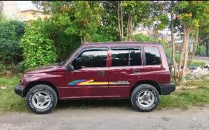 Suzuki Sidekick 1998 Bensin lokasi di  , tersedia melalui melalui situs Olx