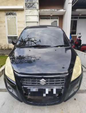 Suzuki Splash 2014 lokasi di  , tersedia melalui melalui situs Olx