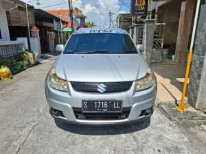 Suzuki SX4 X Over 2010 Matic lokasi di  , tersedia melalui melalui situs Olx