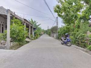 Tanah Gedongan 2000Mt, Ld 17Mt, dekat jl Adi Sumarmo, Colomadu lokasi di Karanganyar Kab., tersedia melalui melalui situs Olx