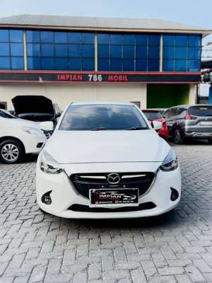 Jual bekas TDP 41JT Mazda 2 GT AT Putih 2015 jazz rs yaris trd kia rio polo,lokasi di  