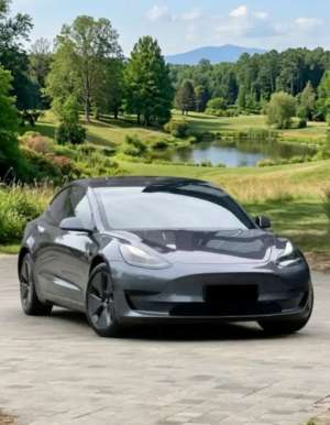 Tesla Model 3 Facelift lokasi di  , tersedia melalui melalui situs Olx