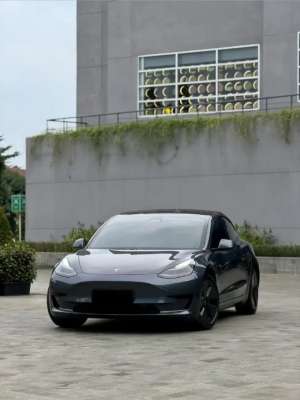 Tesla model 3 Feclift lokasi di  , tersedia melalui melalui situs Olx