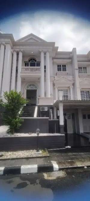 The Villas Perumahan Diatas Mall lokasi di Jakarta Utara, tersedia melalui melalui situs Olx