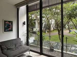 Townhouse Cluster One Gate System Modern Furnish Lebak Bulus Jakarta Selatan Serenia Hills lokasi di Jakarta Selatan, tersedia melalui melalui situs Olx