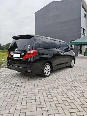 Toyota Alphard 2009 Bensin lokasi di  , tersedia melalui melalui situs Olx