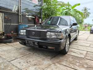 Toyota Crown 2.0 Super Saloon MT lokasi di  , tersedia melalui melalui situs Olx