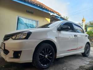 Toyota Etios Valco lokasi di  , tersedia melalui melalui situs Olx