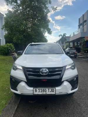 Toyota Fortuner 2018 lokasi di  , tersedia melalui melalui situs Olx
