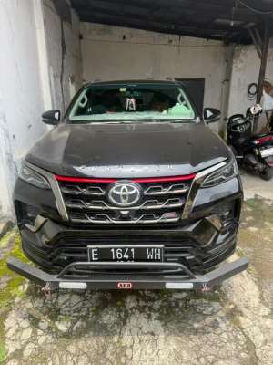 Toyota fortuner 2021 lokasi di  , tersedia melalui melalui situs Olx