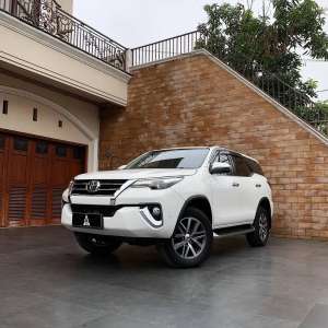 Jual bekas Toyota Fortuner 2.4 VRZ AT 4 x 2 Tahun 2017,lokasi di  