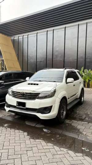 Toyota Fortuner 2.5 VNT TRD Diesel AT 2013 lokasi di  , tersedia melalui melalui situs Olx