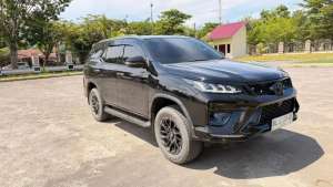 Toyota Fortuner 2,8 GR Sport lokasi di  , tersedia melalui melalui situs Olx