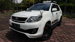 Jual bekas Toyota Fortuner G TRD 2.5 Diesel Automatic Tahun 2012,lokasi di  