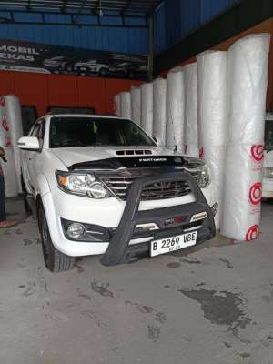 TOYOTA FORTUNER MT lokasi di  , tersedia melalui melalui situs Olx